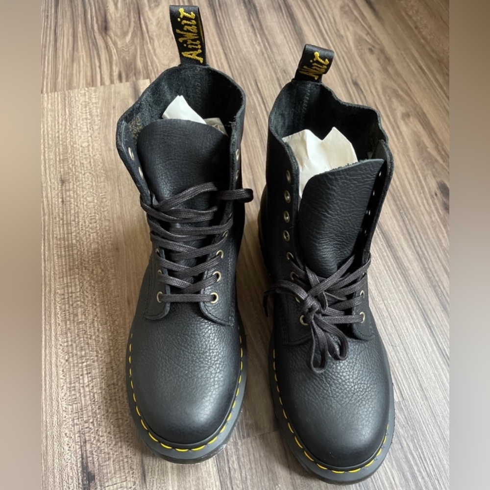 Black leather authentic Dr.Martens